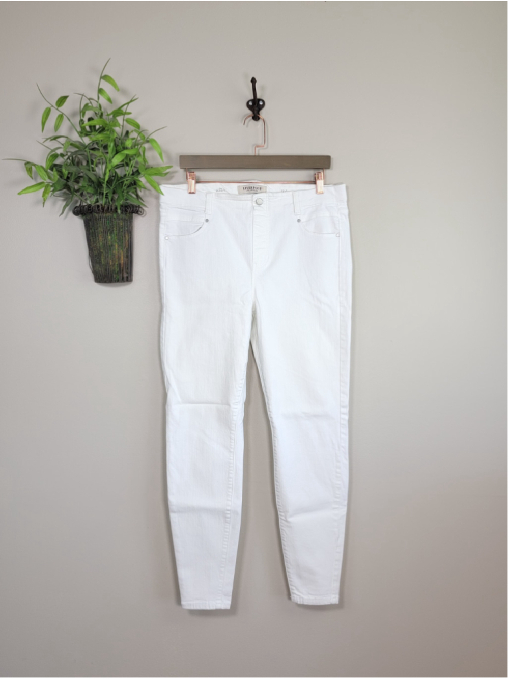 Liverpool 12 The Skinny Pull On Jeans High Rise Bright White Wash Super Stretch